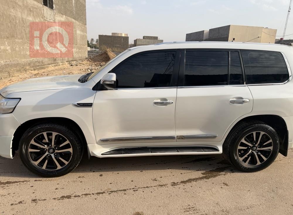 تويوتا لاندكروزر